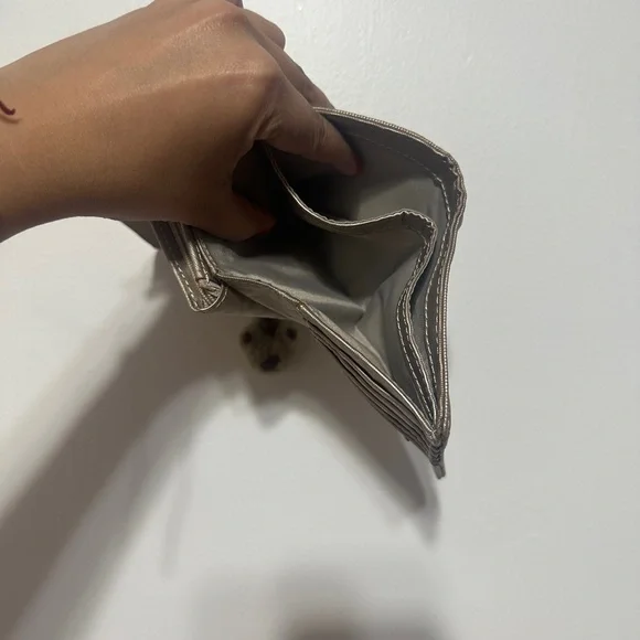 Pixi Kipling Metallic Wallet with Keychain - Picture 5 of 15